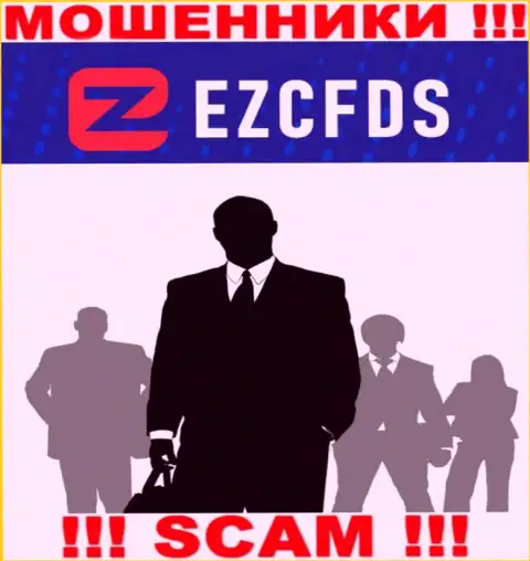 Ни имен, ни фото тех, кто руководит компанией EZCFDS Com в глобальной сети нигде нет